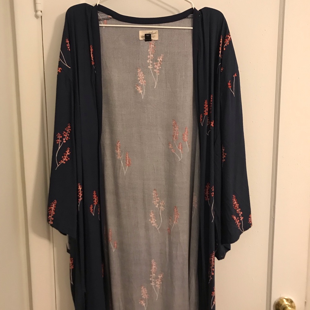 SALE Universal Thread wrap/coverup, one size